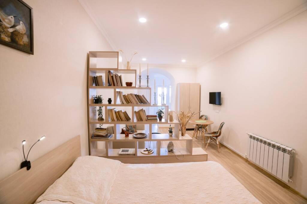 New Central Apartment In 기우므리 외부 사진